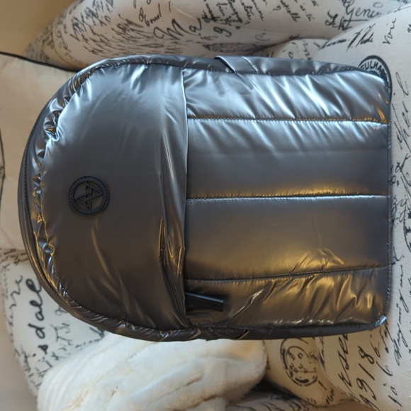Adrianne Vittadini Puffer Backpack Unisex Style AVH8607 Iridescent Pewter NWT - Picture 3 of 15